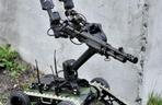 Robot PIAP Gryf uzbrojony w strzelbę