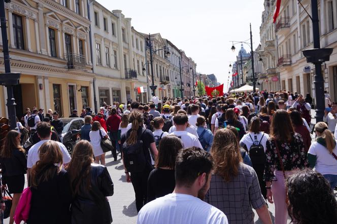 Pochód Juwenaliowy Łódzkich Uczelni. Studenci przejęli Łódź! [ZDJĘCIA]