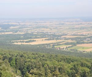 Tę wieś kołysze Puszcza Jodłowa! Leży u stóp Świętego Krzyża