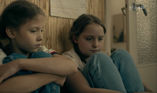 Stulecie Winnych, odc. 43: Julia (Nadia Głazińska), Ula (Sabina Bendarz)