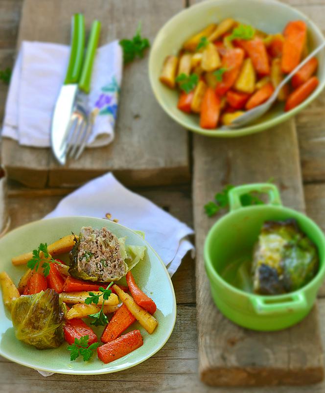Zapiekanka z kapusty. Potrawa wegetariańska lub jarzynka do obiadu