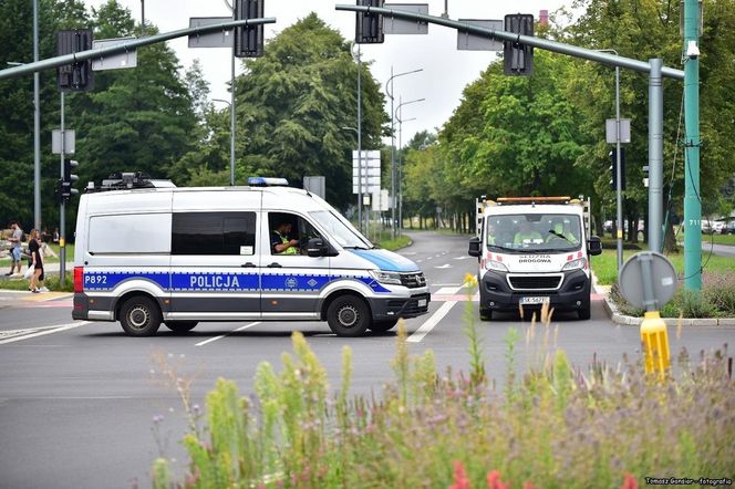 Święcenie pojazdów w Tychach przyciągnęło tłumy. Setki samochodów skropionych wodą święconą