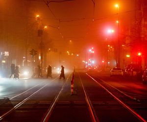 Dziwna mgła krąży po świecie? Teorie konspiracyjne w sieci