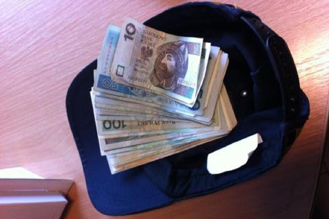 Strażniczki zebrały pieniądze do czapek