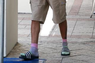 Justin Bieber w klapkach i sandałach