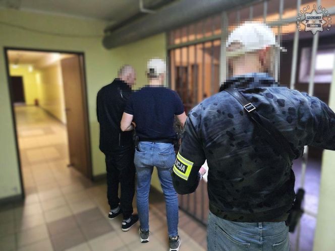 Niedaleko pada jabłko od jabłoni. Ojciec i syn pobili innego kierowcę