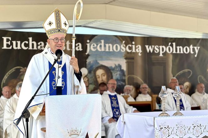 Biskupi w uroczystość Wniebowzięcia NMP o naśladowaniu Maryi i odpowiedzialności za Ojczyznę