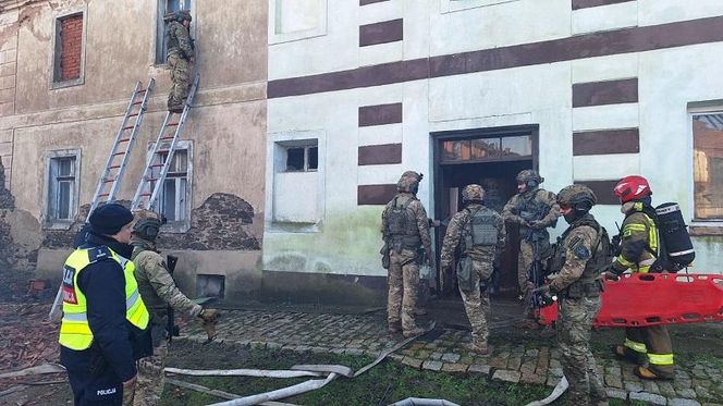 Pożar i antyterroryści 