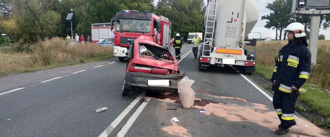 Dramatyczny wypadek na DK 11. Ranną kobietę transportował śmigłowiec [ZDJĘCIA]