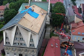 Burza zerwała dach kościoła w Brzesku! Chwile grozy podczas nabożeństwa