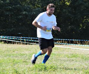 Jump and Run 2023 w Bydgoszczy. Bieg z dmuchanymi przeszkodami przyciągnął tłumy