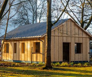 Odbudowa domków fińskich na Polu Mokotowskim