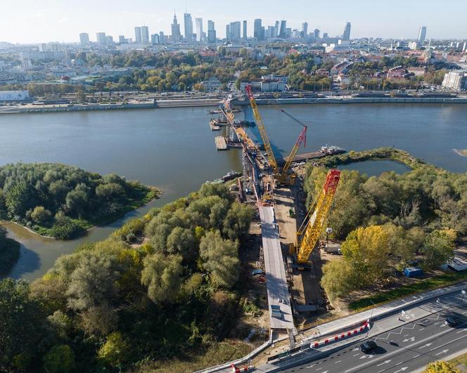 Nowy most pieszo-rowerowy w Warszawie połączył brzegi Wisły