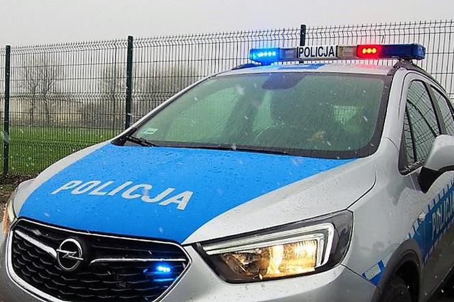 Policjanci zatrzymali 18-latka, który ukrywał się w wersalce