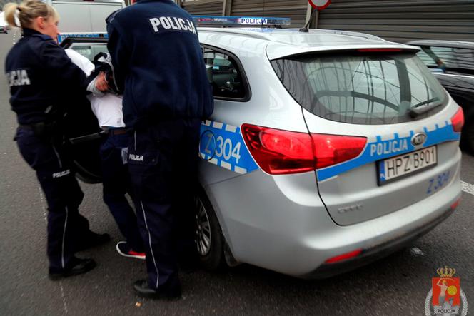 Rosjanin uciekał kradzionym BMW z Niemiec