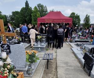 Przejmujący pogrzeb Michała w Inowrocławiu. Bliscy pożegnali 27-latka, który zmarł po policyjnej interwencji