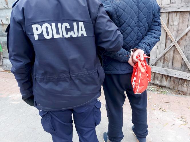 Otwock: policja zatrzymała dilera, który zakopał w ziemi ponad 2 kg narkotyków