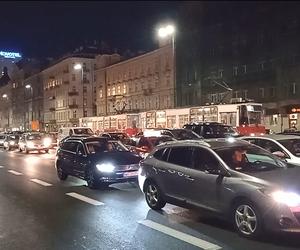 Gigantyczne korki w Warszawie. Totalny paraliż w związku ze zgromadzeniem publicznym