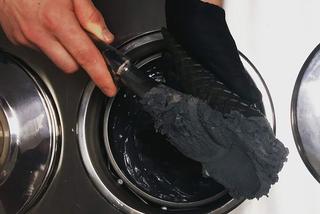 Lody czarne jak węgielek