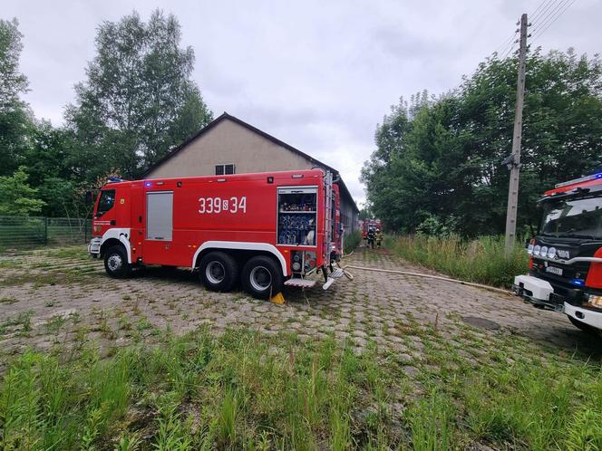 Na niebie widoczne były kłęby dymu. W Bielsko-Białej paliły się wraki samochodów