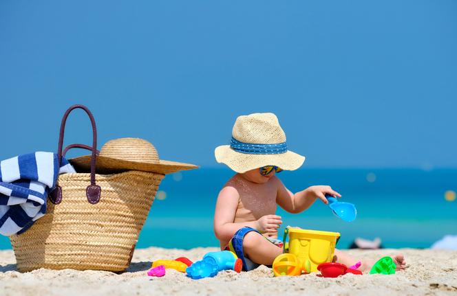 Wakacje z dzieckiem nad morzem: Bezpieczeństwo na plaży