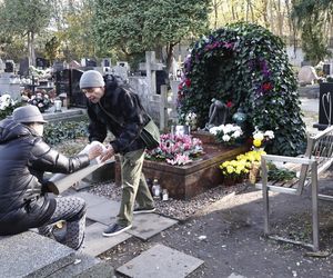 Przy grobie Kory czuwają najbliżsi