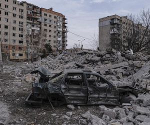 Putin gromadzi sprzęt 50 km od granicy z NATO! Wszystko widać na zdjęciach!