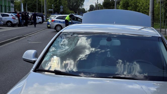 Samochód huknął w rowerzystkę! Kobieta nie przeżyła. Wszystko się nagrało