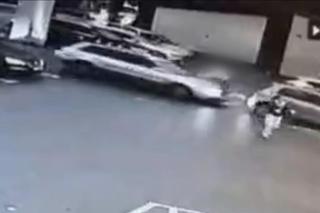 Groza przy centrum handlowym