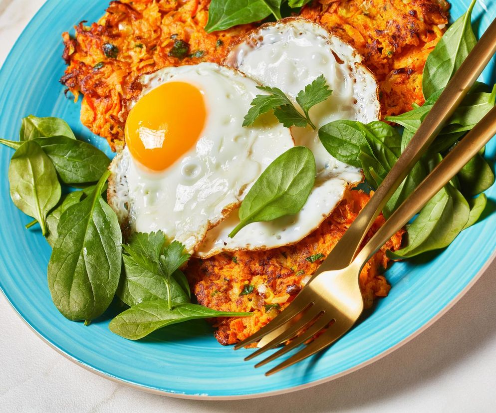 Jamie Oliver podpowiada co jeść latem. Rosti z batatów to strzał w 10