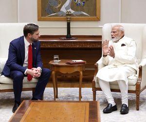 Rozmowy pokojowe w Delhi. Wiceprezydent USA Vance: Rosja i Ukraina będą musiały dokonać wymiany terytoriów.