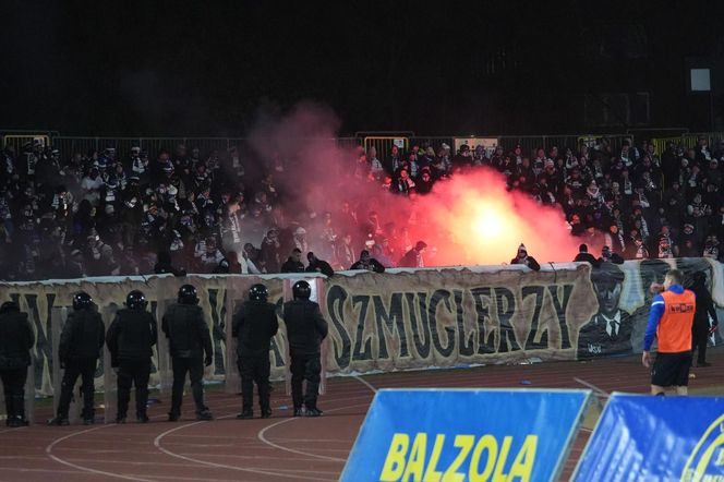 Elana Toruń - Zawisza Bydgoszcz 1:1, zdjęcia kibiców, opraw i piłkarzy ze Stadionu Miejskiego im. Grzegorza Duneckiego