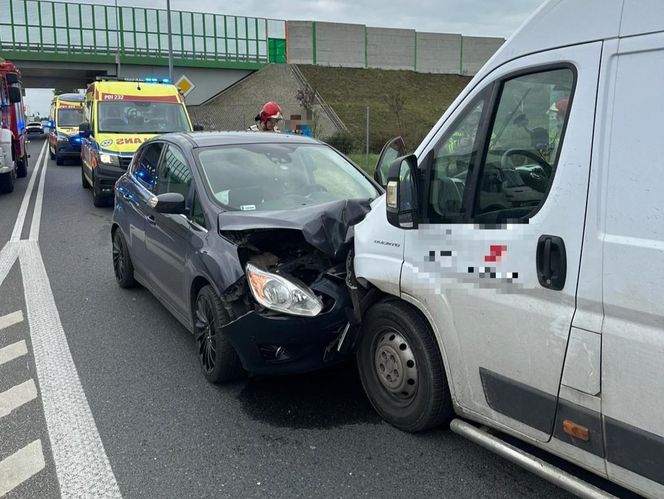 Czołowe zderzenie w Święciechowie. Jedna osoba zabrana do szpitala