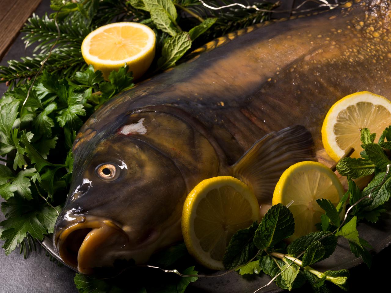 Karp po polsku - wigilijny przepis na karpia na szaro
