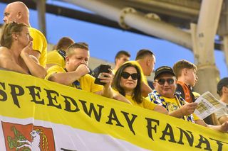 Sektor gości podczas finału PGE Ekstraligi. Zdjęcia kibiców Orlen Oil Motoru Lublin z Motoareny w Toruniu