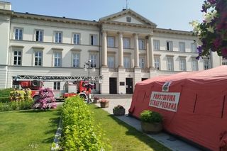 Ewakuacja urzędu miejskiego i uruchomiono syreny alarmowe.  Na placu Corazziego odbyły się ćwiczenia 