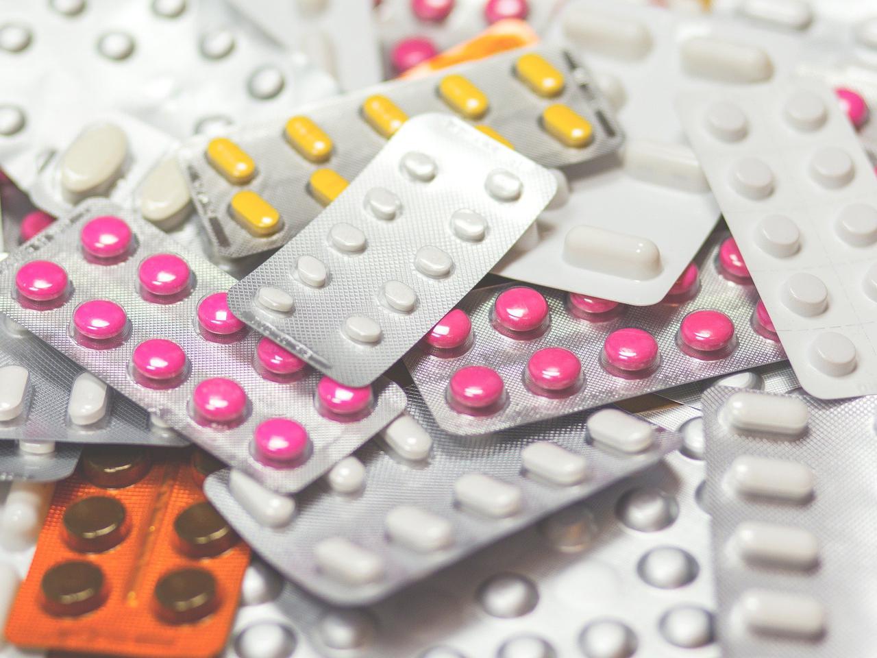 30 proc. osób przyjmuje stare leki. Czytajcie ulotki producentów!