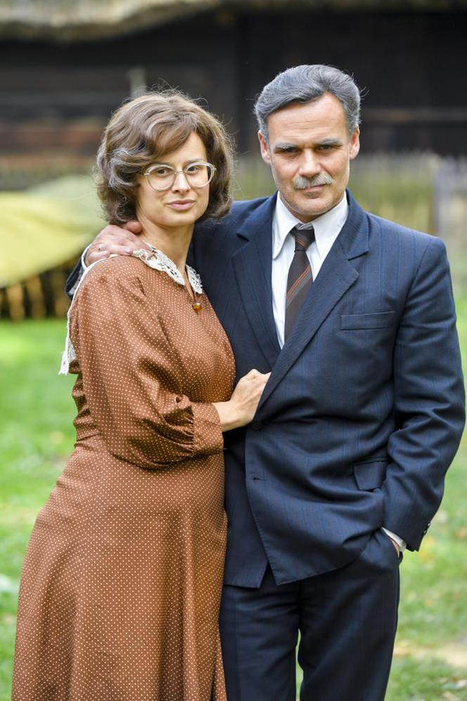 Stulecie Winnych sezon 3: Andzia (Barbara Wypych), Stanisław (Jan Wieczorkowski)