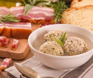 Knedle z czerstwych bułek po śląsku