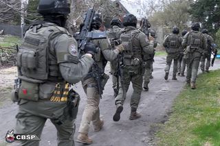 CBŚP rozbiło niebezpieczny gang z PIaseczna. 13 osób zatrzymanych