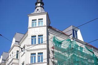 Przebudowa kamienicy znajdującej się na rogu ulic Szkolnej i Podgórnej