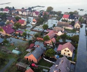 Powódź w Lubuskiem. Odra zalała ulice w Osiecznicy. Fala przechodzi koło Cigacic