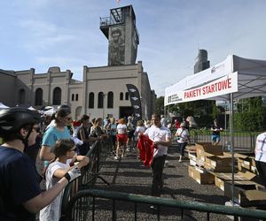 Biało-czerwonym peletonem rowerzyści uczcili Powstanie Warszawskie 
