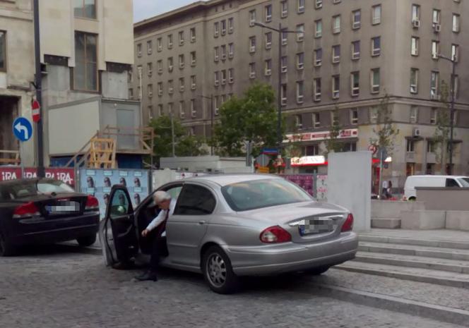 ADAM SZEJNFELD ŹLE PARKUJE