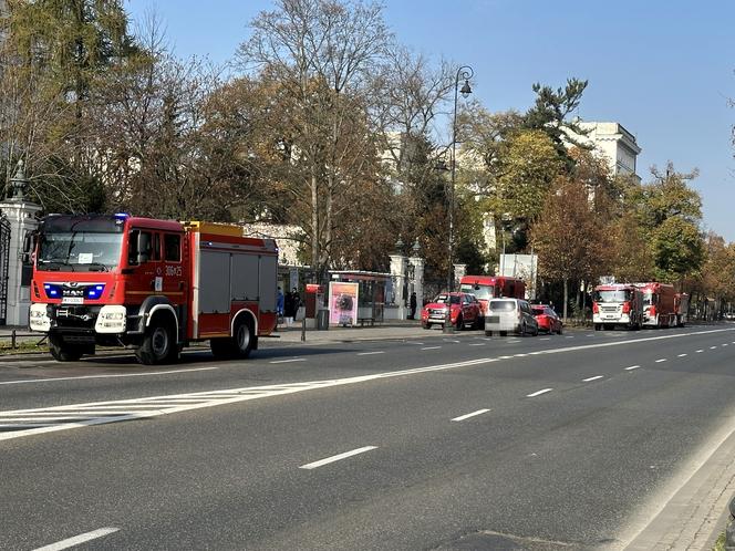 Warszawa. W Ministerstwie Sprawiedliwości znaleziono biały, tajemniczy proszek. Interwencja strażaków