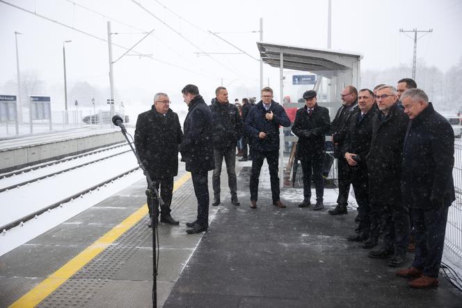 Minister Andrzej Adamczyk otworzył przystanek kolejowy w Zatorze