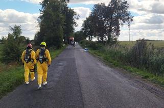 Porzucone beczki z niebezpieczną substancją przy drodze Susz-Kisielice