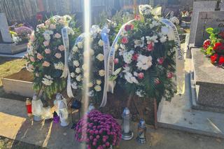 Cierpisz. Mateusz zmarł podczas ogniska. Morze kwiatów na jego grobie [GALERIA] 