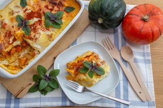 Najlepsza lasagne na jesień. Dynia, gorgonzola i chrupiące orzechy