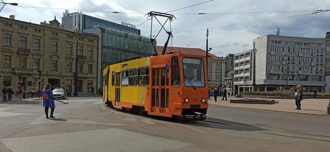 Łodzianie pożegnali stary plac Wolności. Ostatni taki tramwaj